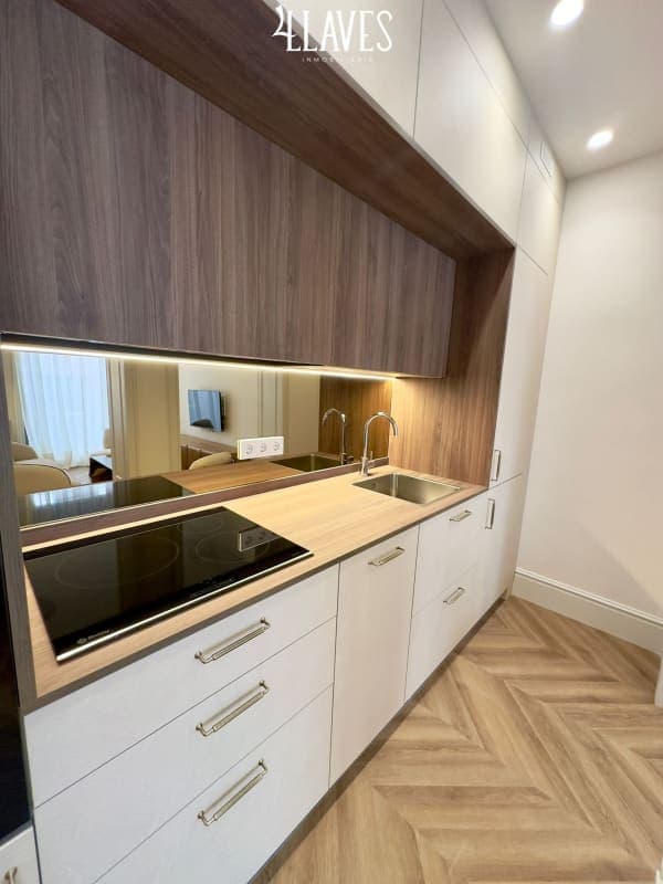 Piso en Calle de los Tres Peces, Lavapiés-Embajadores, Madrid - Imagen 1