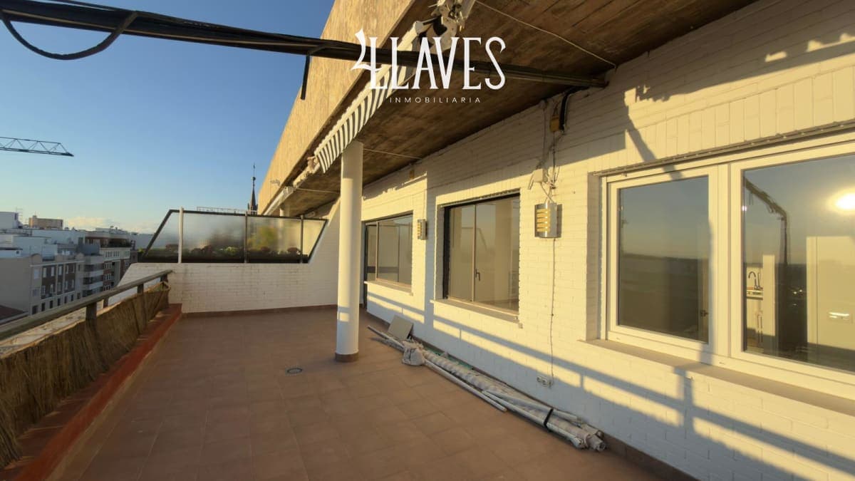 Alquiler de Ático en Calle Santa Engracia, Chamberí - Imagen 2